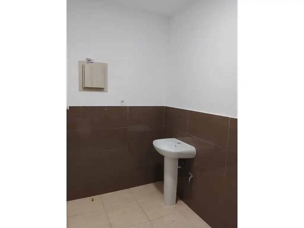 Badezimmer von Geschaftsraum zur Miete in Puertollano mit Klimaanlage