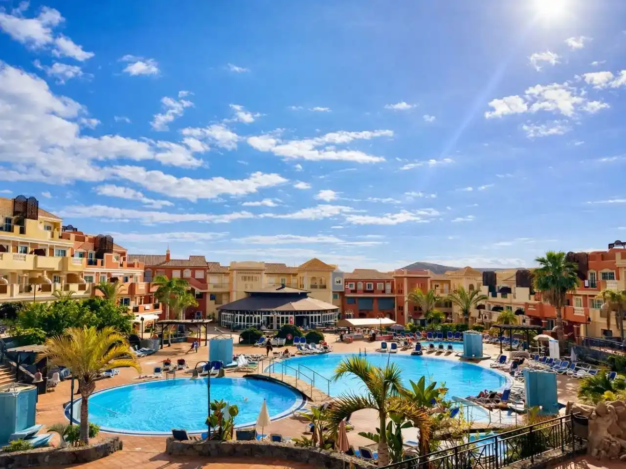 Vista exterior de Apartament en venda en Arona amb Aire condicionat, Piscina i Balcó