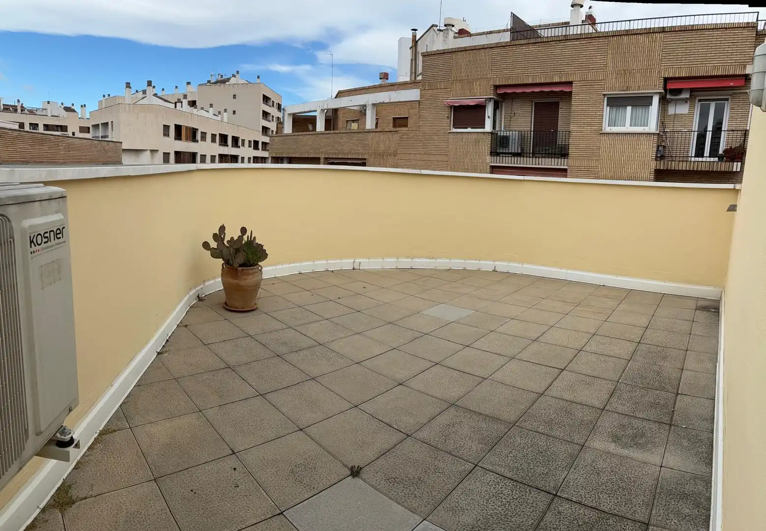Terrasse von Wohnungen zur Miete in  Zaragoza Capital mit Heizung, Terrasse und Möbliert