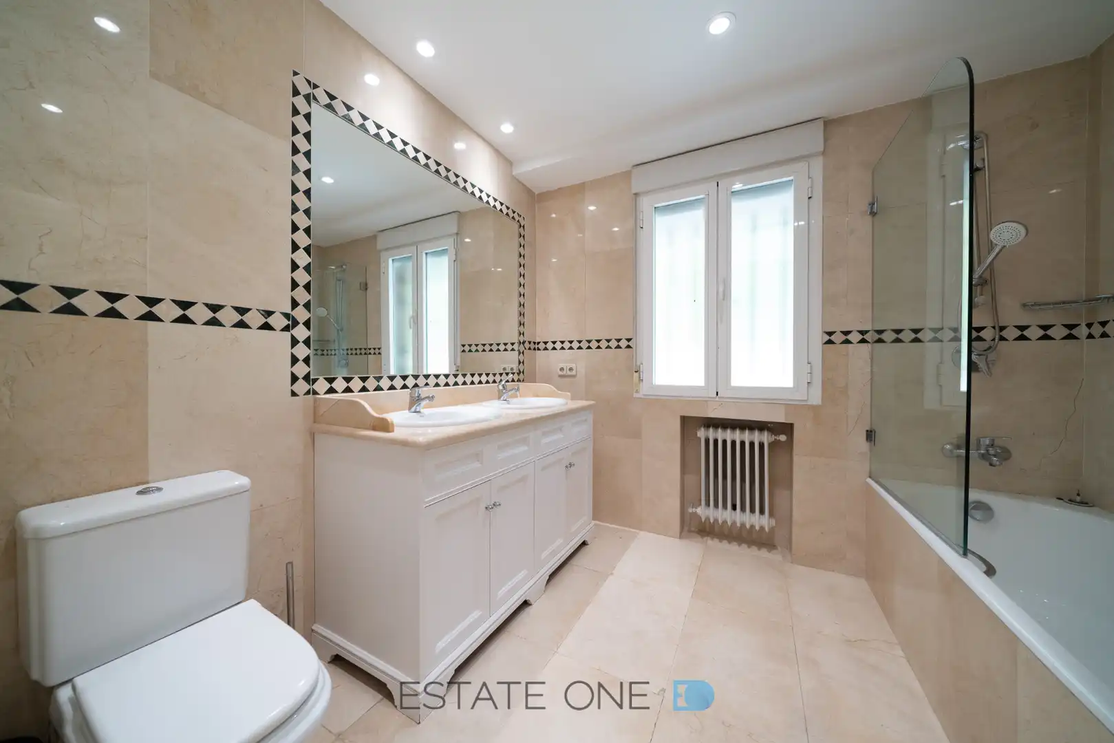 Baño de Casa o chalet de alquiler en Madrid con Aire acondicionado, Calefacción y Jardín privado