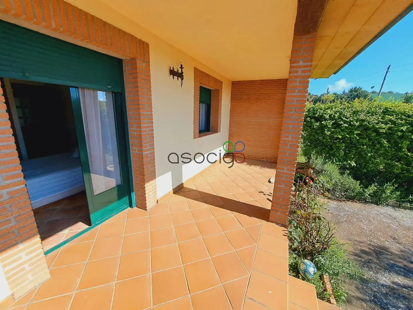 Vista exterior de Casa o chalet en venta en Solanillos del Extremo con Calefacción, Trastero y Piscina
