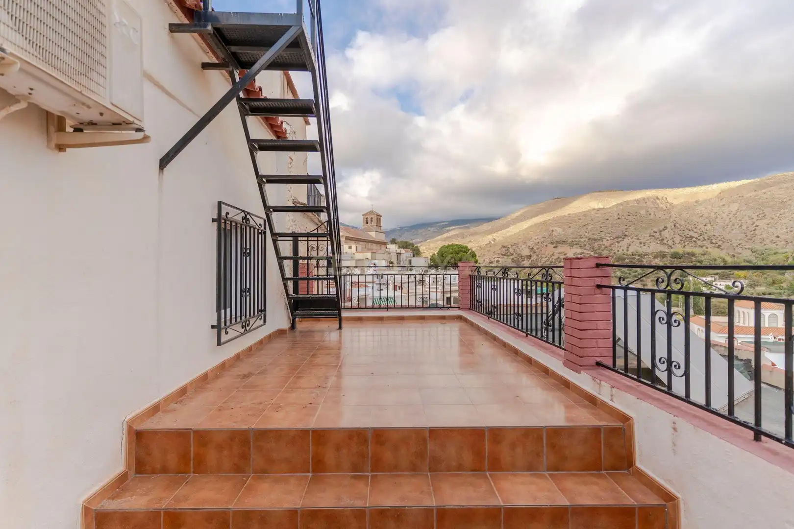 Vista exterior de Casa adosada en venda en Ugíjar amb Aire condicionat, Forn i Rentadora