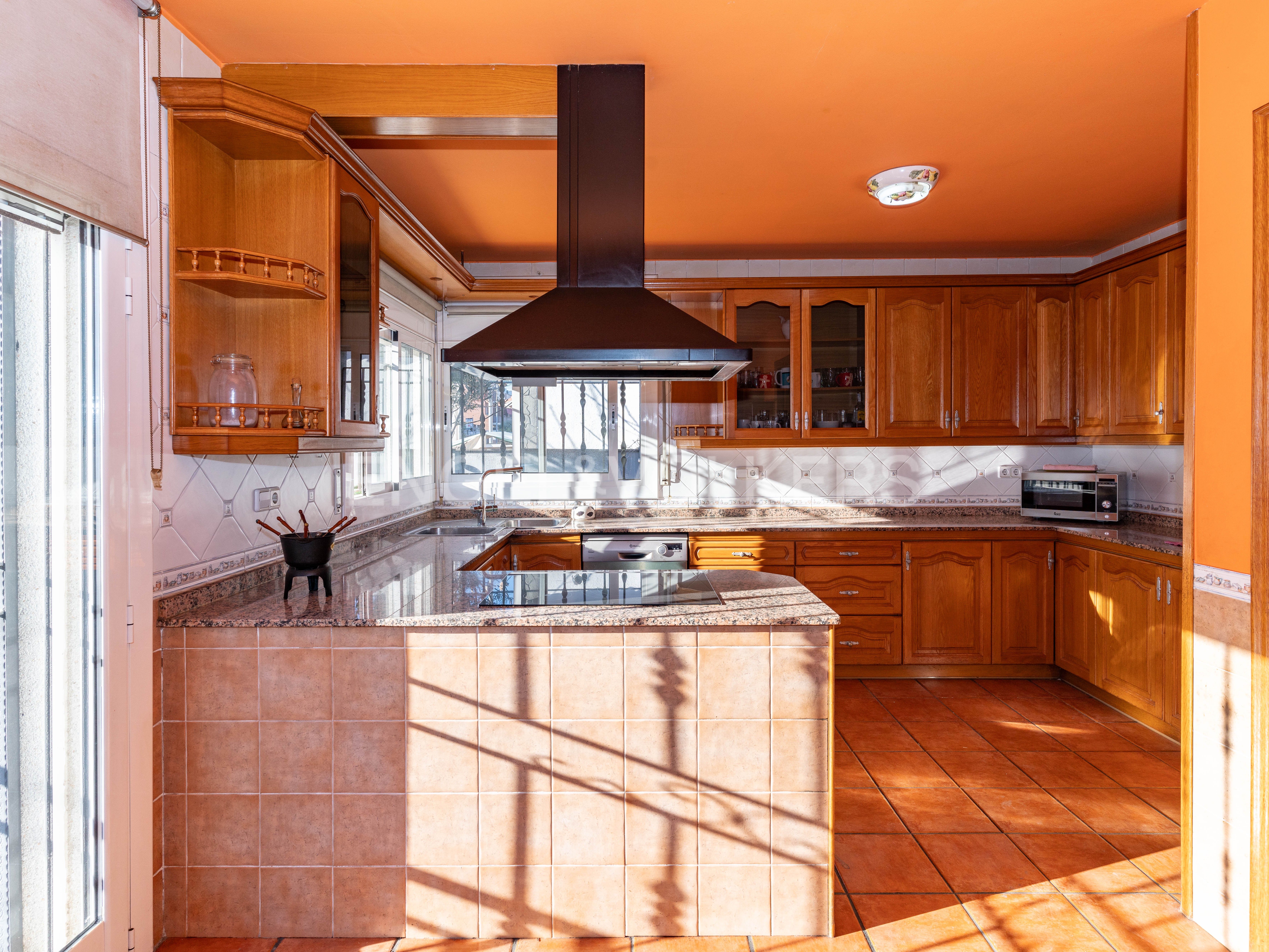 Kitchen of House or chalet for sale in Montcada i Reixac  with Air Conditioner, Heating and Private garden