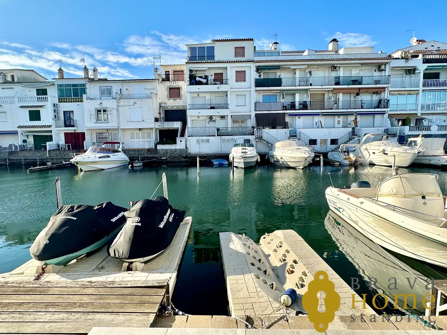 Vista exterior de Casa adosada en venda en Empuriabrava amb Aire condicionat, Calefacció i Terrassa