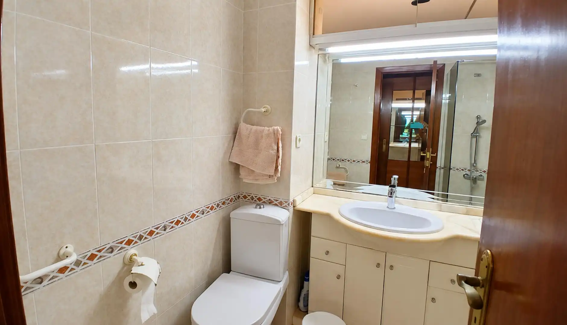 Badezimmer von Wohnung zur Miete in Valencia mit Klimaanlage, Möbliert und Waschmaschine