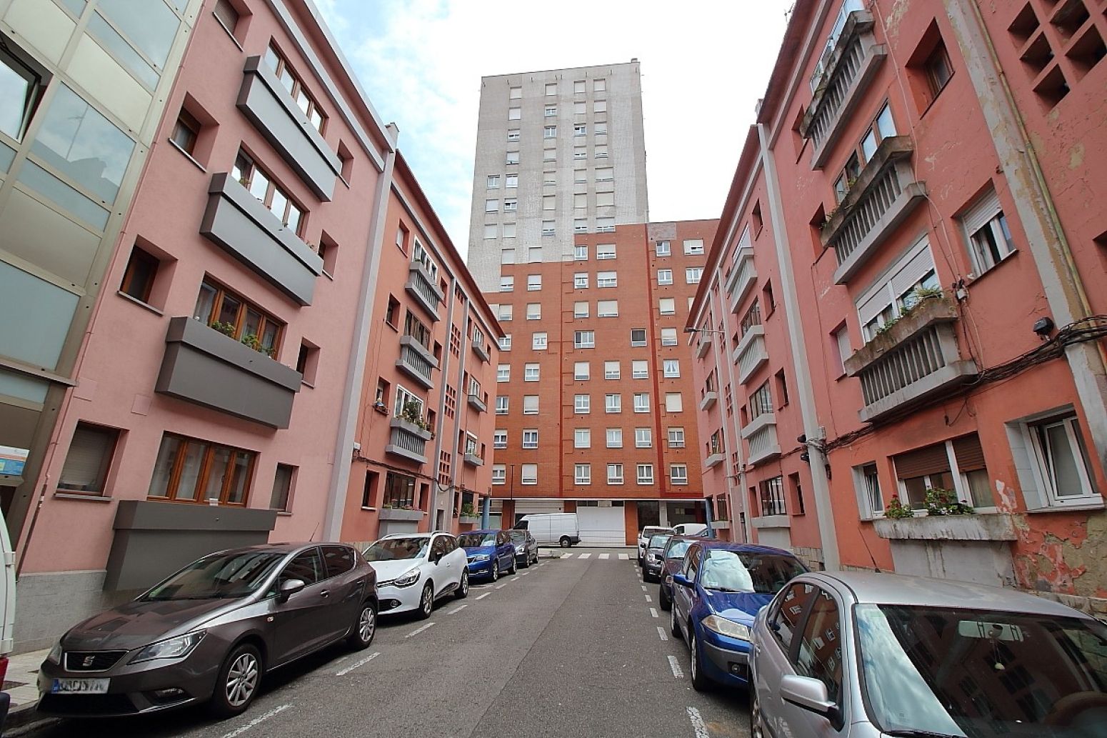 Vista exterior de Pis en venda en Gijón  amb Calefacció, Parquet i Traster