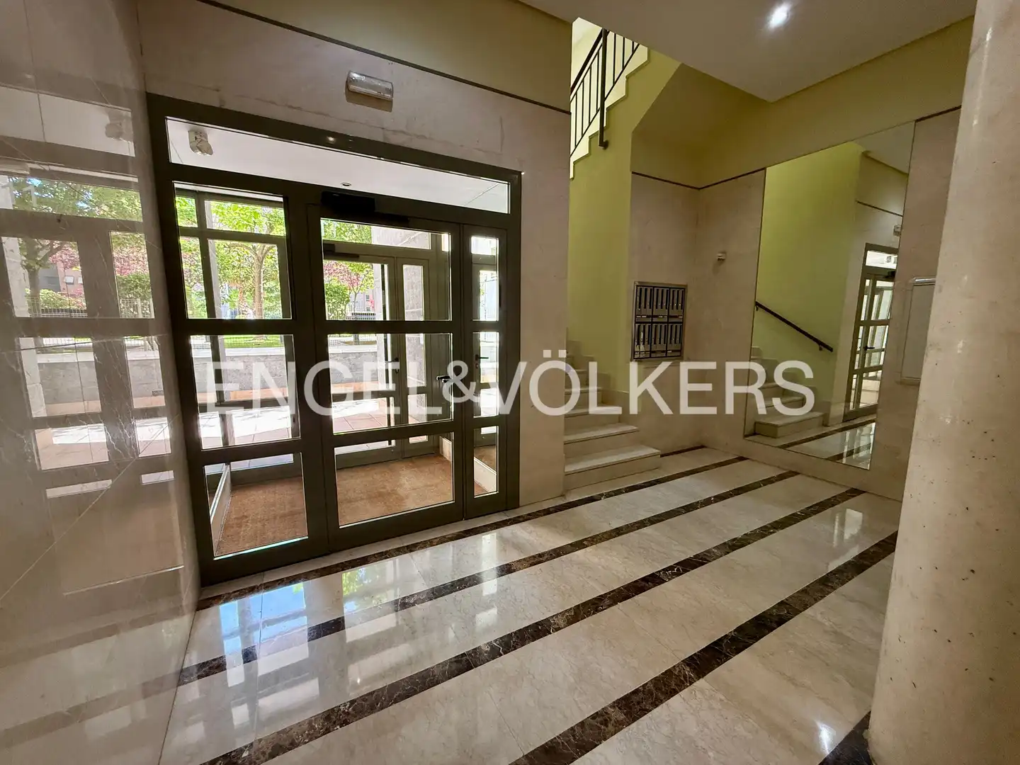 Piso de alquiler en Madrid con Calefacción, Parquet y Piscina