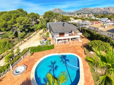 House with pool for sale in Coloma
