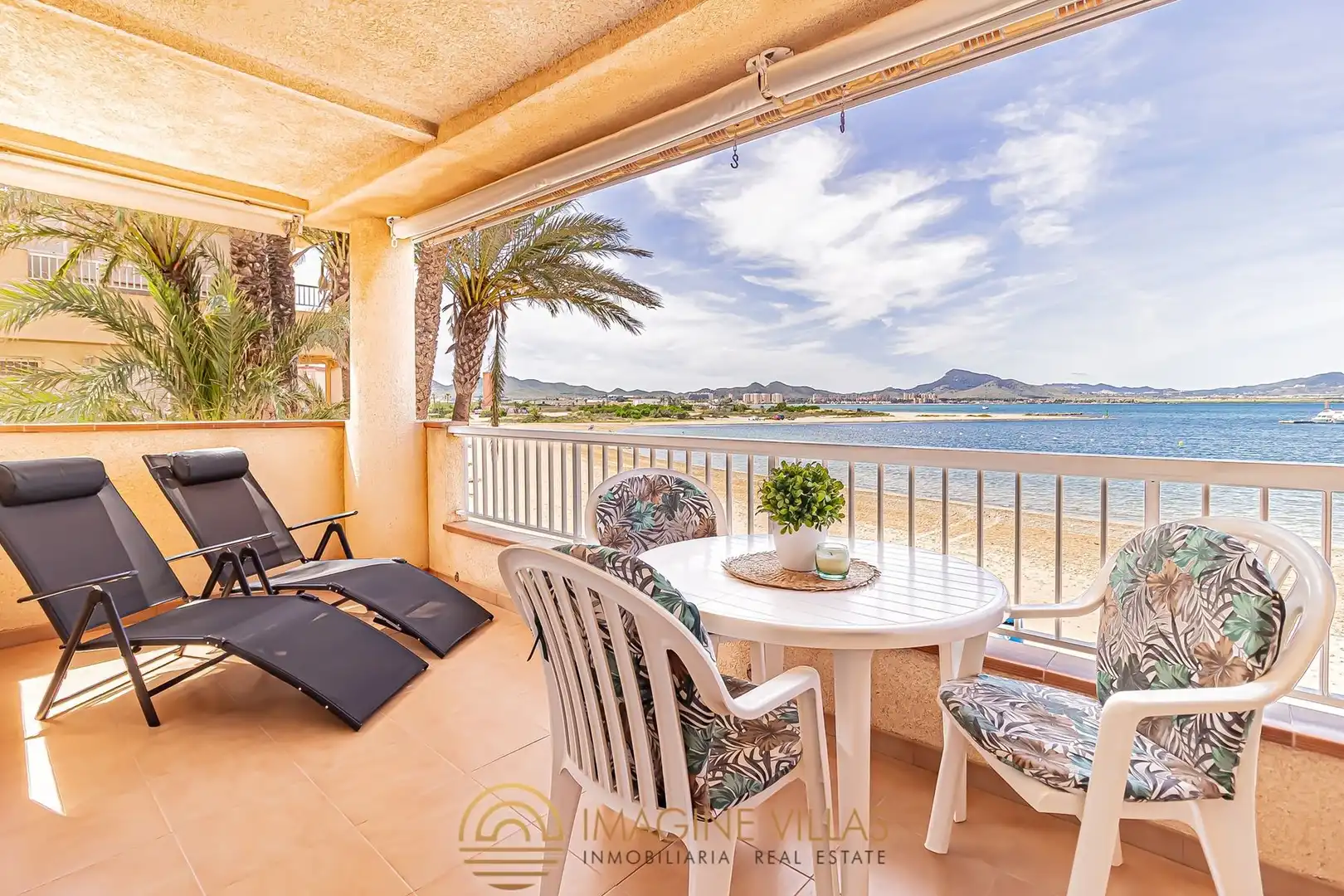 Terraza de Apartamento en venta en La Manga del Mar Menor con Amueblado y Piscina comunitaria
