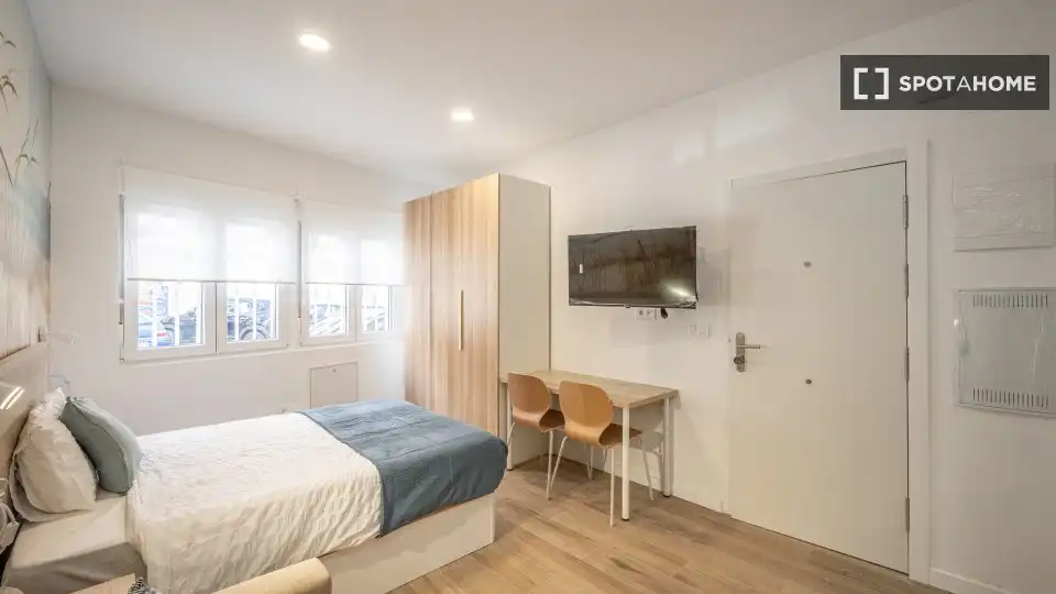 Bedroom of Study for share in Madrid  with Air Conditioner, Terrace and Furnished