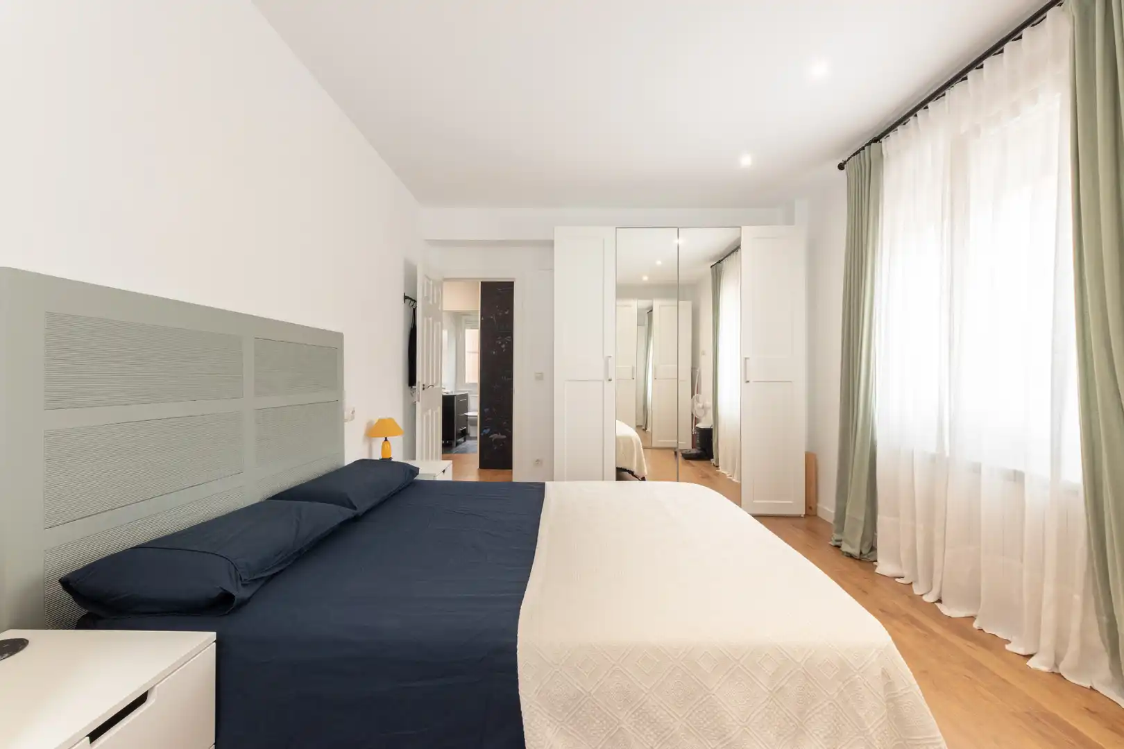 Bedroom of Flat for sale in Bilbao   with Heating, Parquet flooring and Furnished