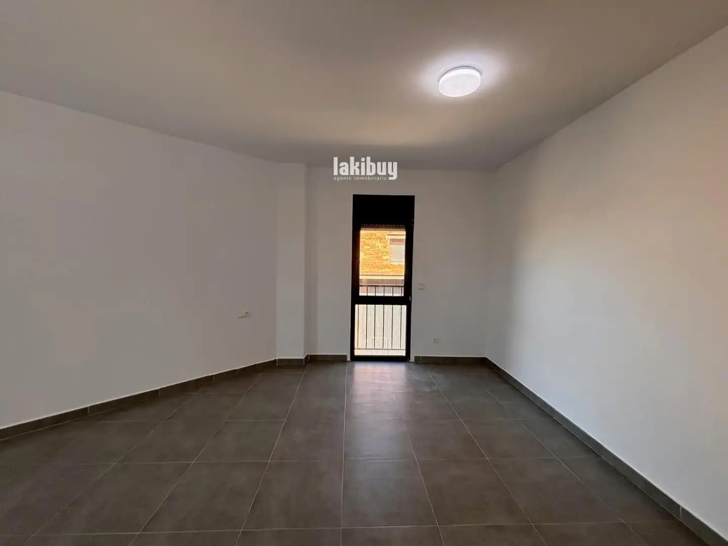 Wohnung zum Verkauf in La Fuliola mit Klimaanlage, Heizung und Terrasse