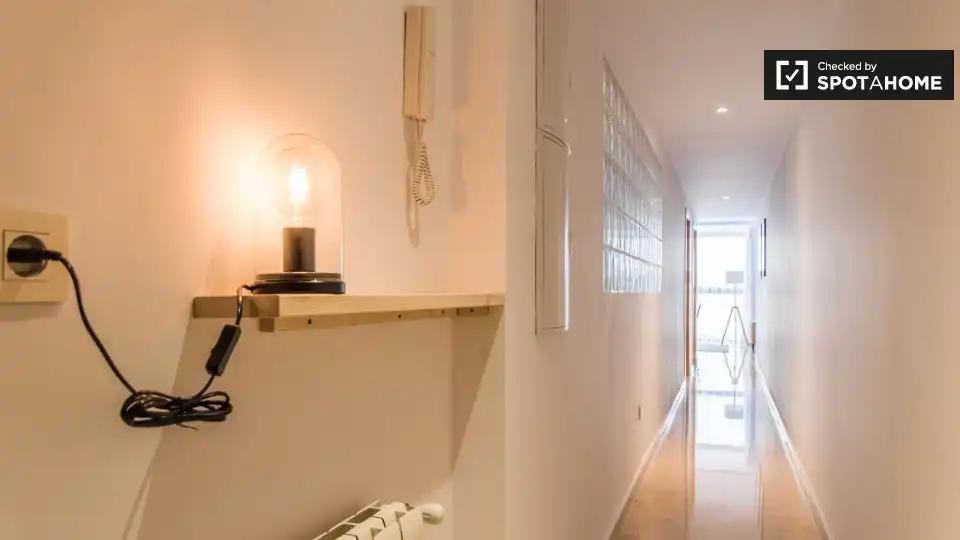 Flat for rent in Valencia  with Air Conditioner, Heating and Furnished