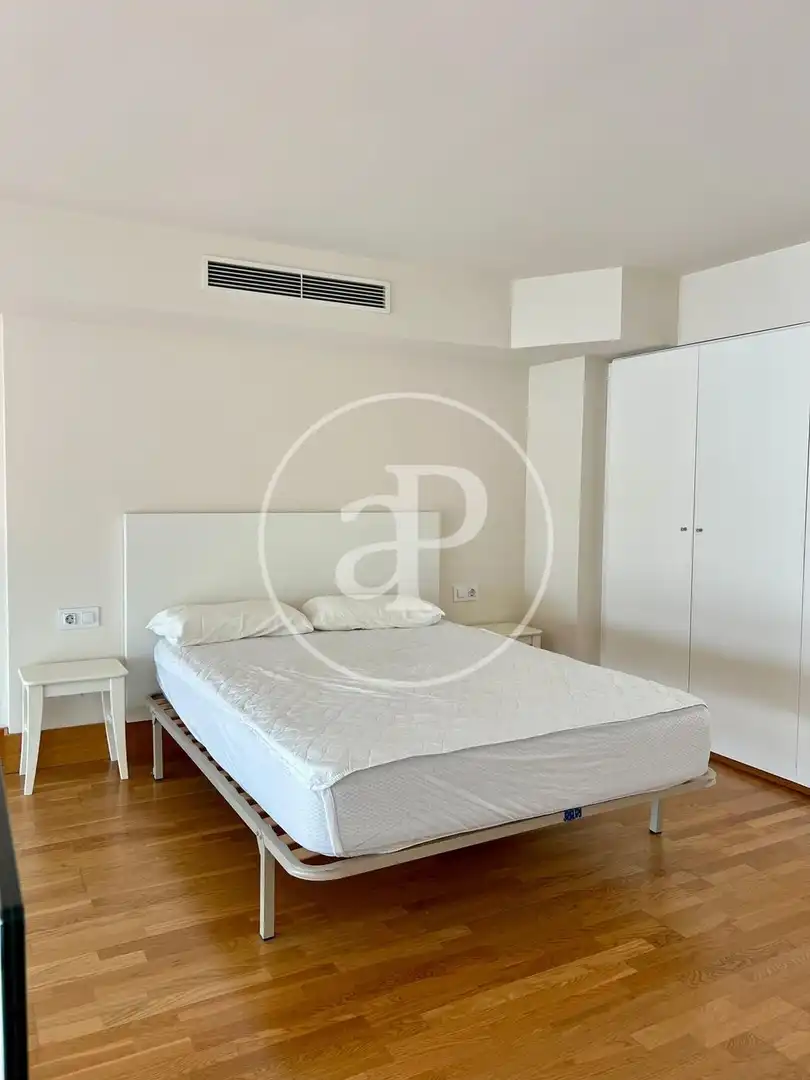 Habitación de Loft de alquiler en Valencia con Aire acondicionado y Amueblado