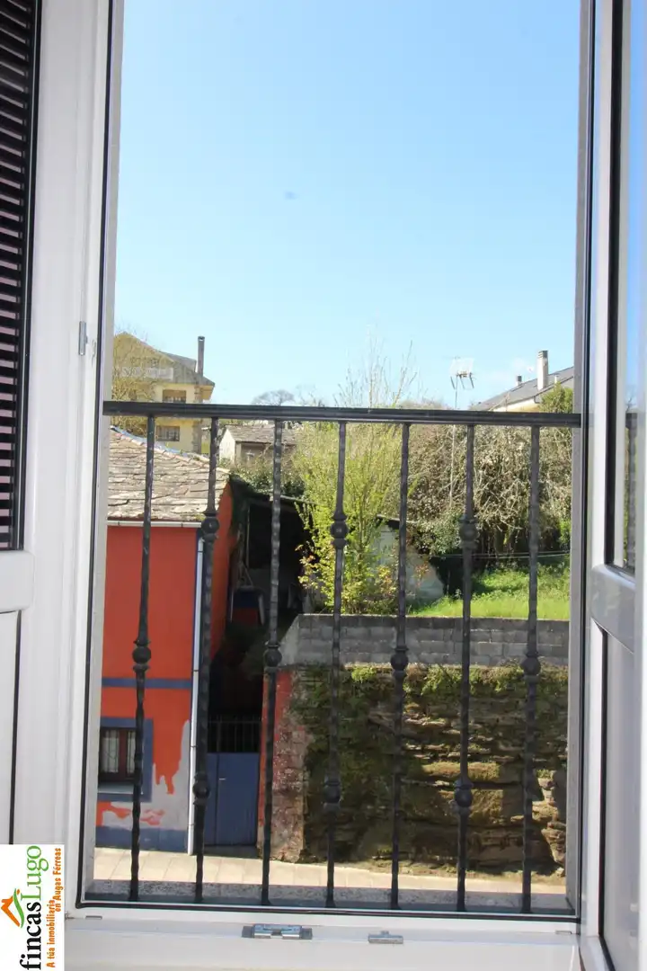 Vista exterior de Casa o xalet en venda en Lugo amb Calefacció