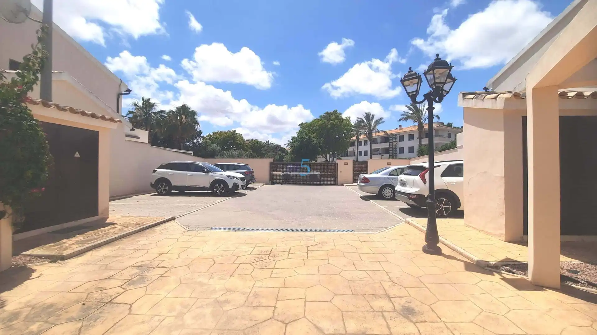 Parkplatz von Einfamilien-Reihenhaus zum Verkauf in Torre-Pacheco mit Klimaanlage, Heizung und Terrasse