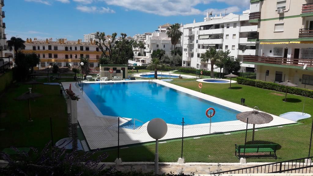 Swimming pool of Apartment to rent in Benalmádena  with Air Conditioner, Terrace and Furnished