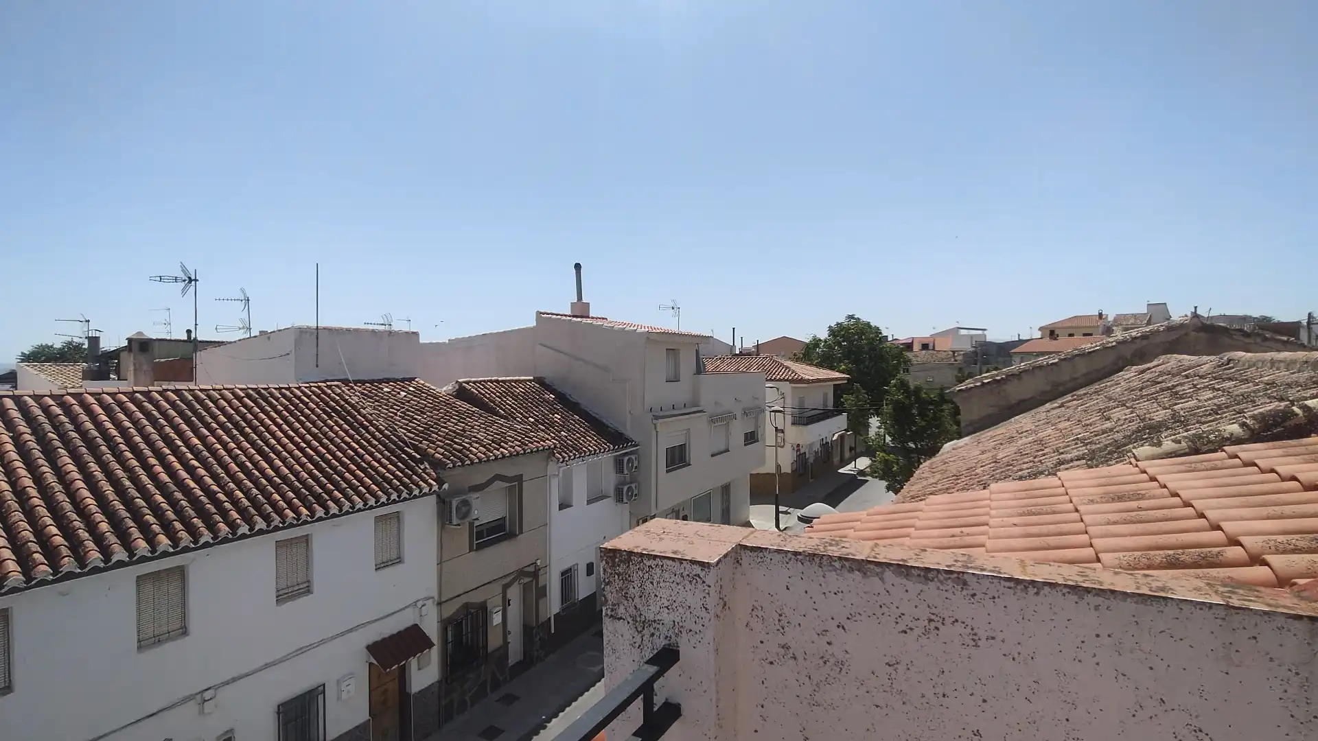 Vista exterior de Casa o xalet en venda en Baza amb Moblat