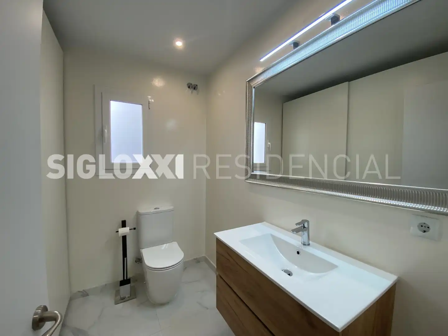 Badezimmer von Maisonette zum Verkauf in Barcelona mit Klimaanlage, Heizung und Möbliert