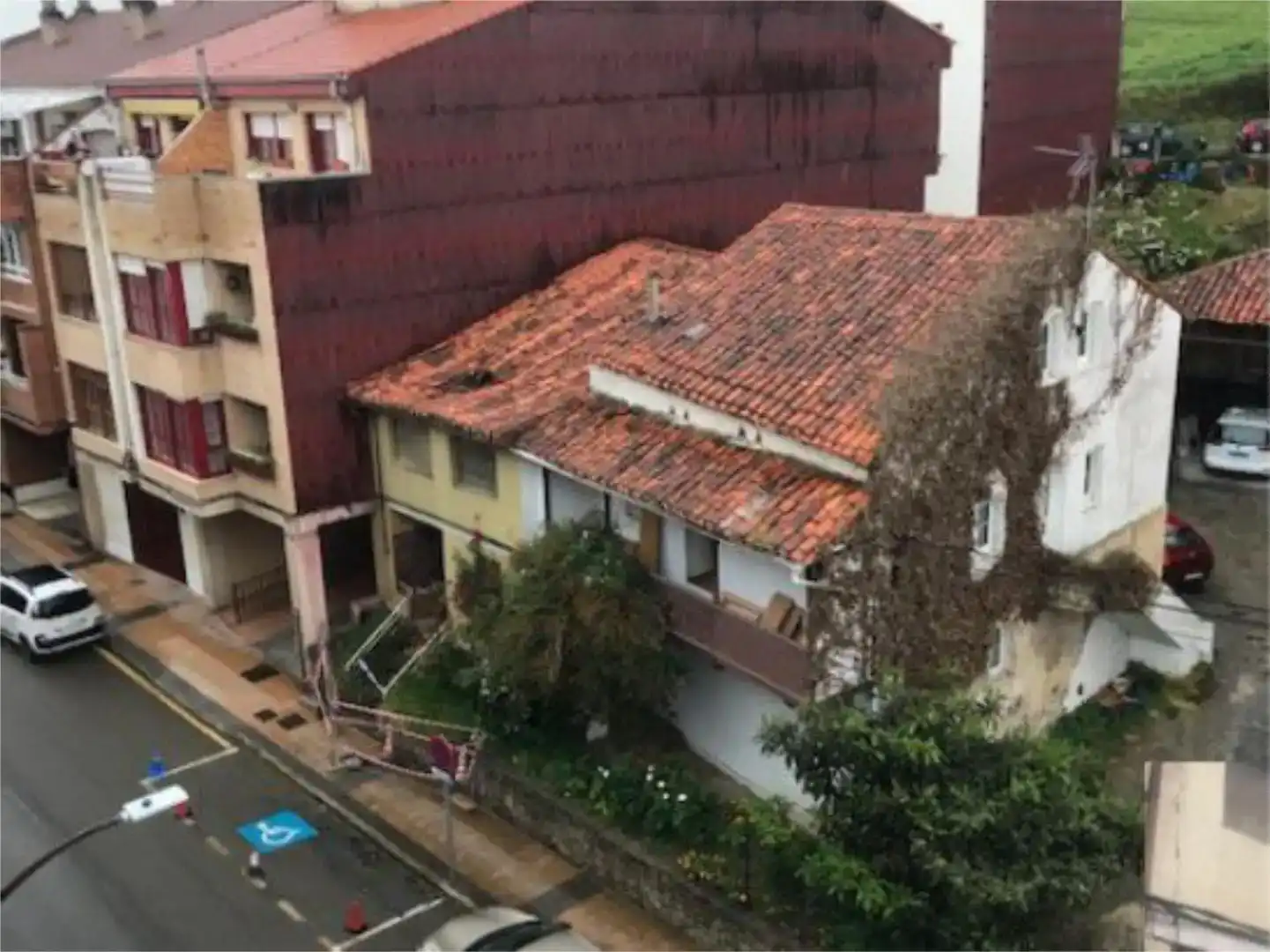 Vista exterior de Casa adosada en venda en Gozón amb Balcó