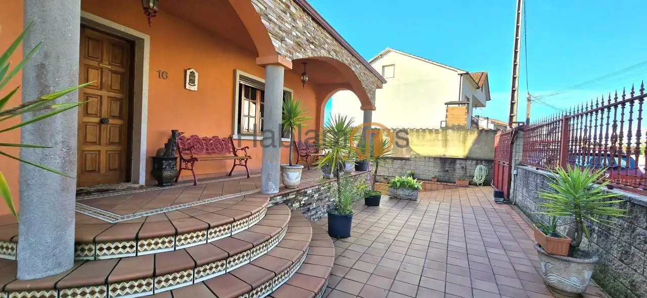 Terrassa de Casa o xalet en venda en Vilagarcía de Arousa amb Calefacció, Jardí privat i Terrassa
