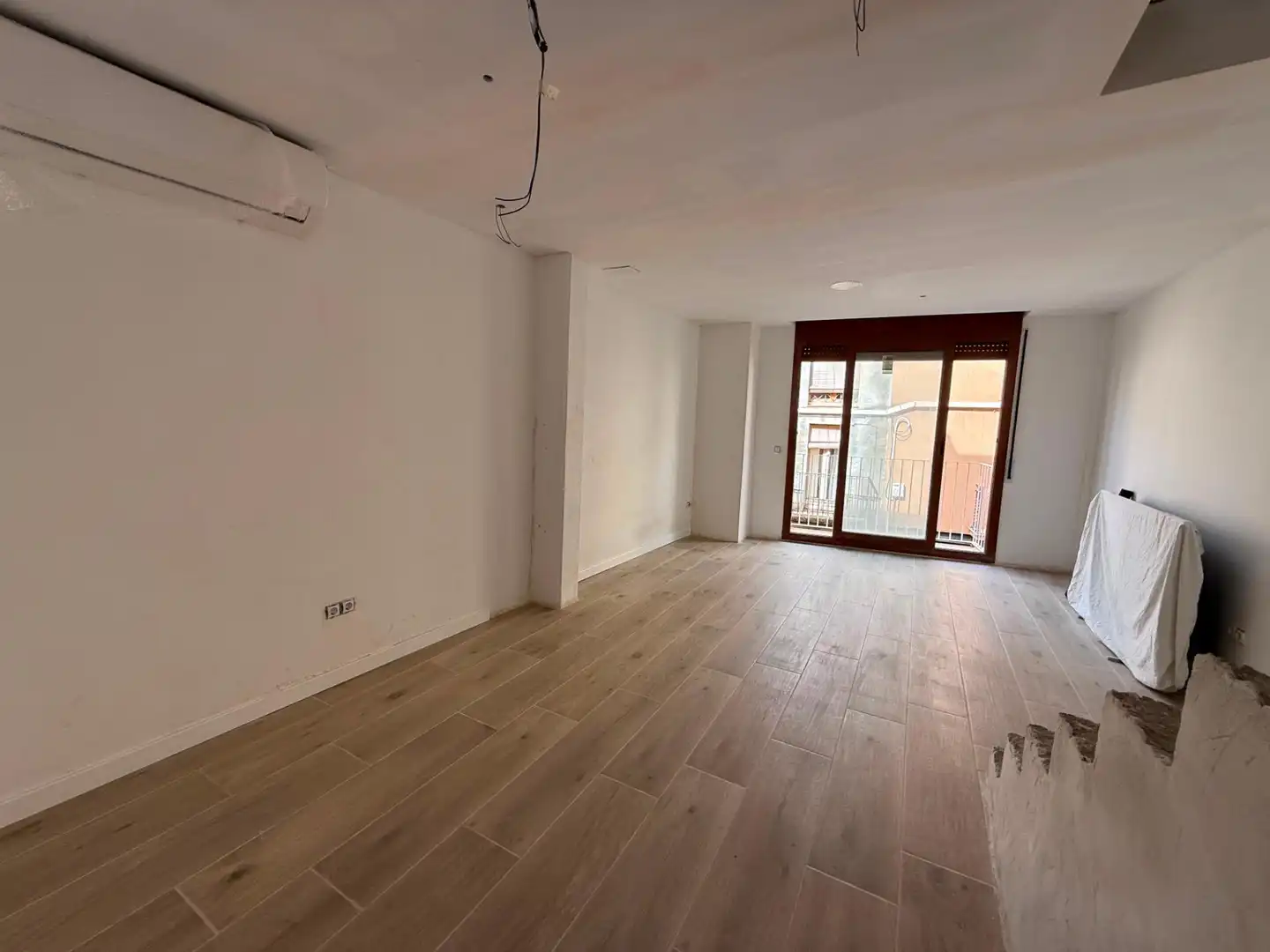 Sala d'estar de Casa adosada en venda en La Canonja amb Aire condicionat, Calefacció i Jardí privat