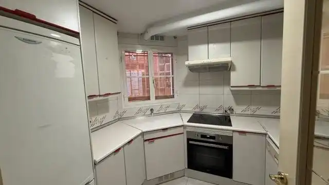 Cocina de Piso en venta en Las Rozas de Madrid con Calefacción, Jardín privado y Piscina comunitaria