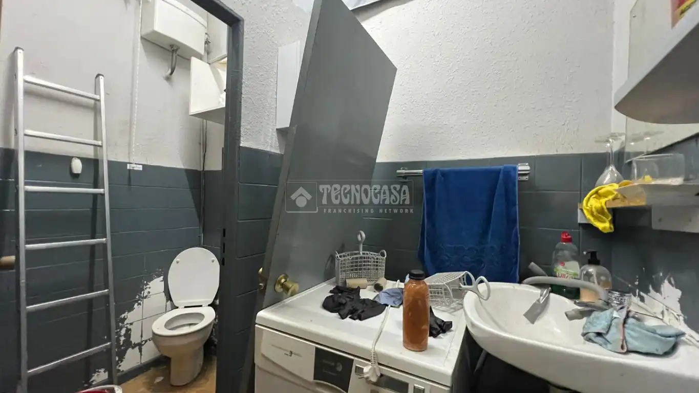 Bathroom of Commercial properties for sale in Madrid