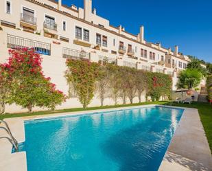 Piscina de Casa adosada en venda en Benahavís amb Aire condicionat, Terrassa i Piscina