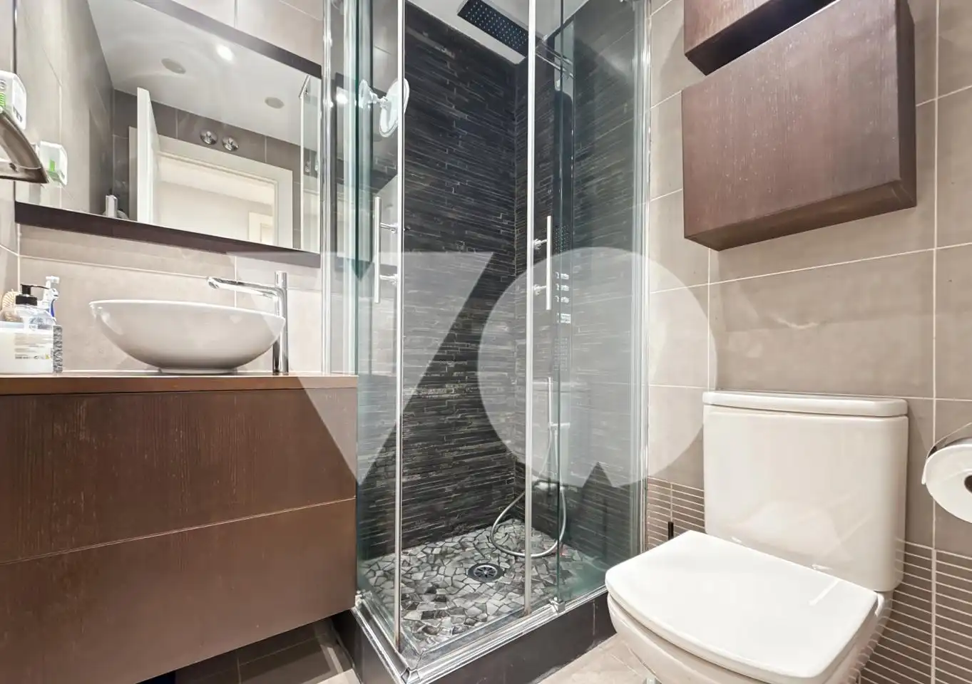 Badezimmer von Wohnung zum Verkauf in Madrid mit Klimaanlage und Möbliert