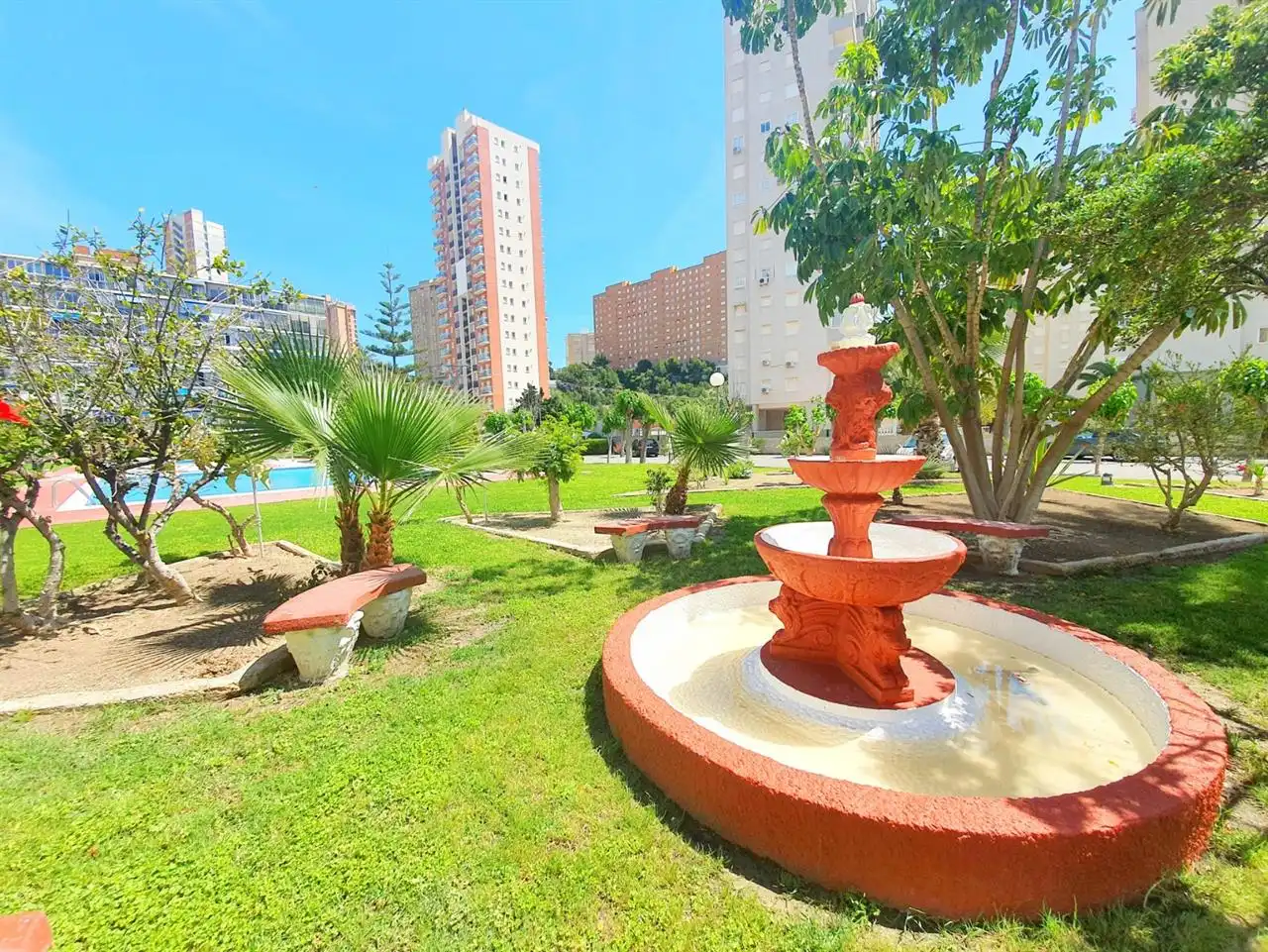 Vista exterior de Dúplex de alquiler en Villajoyosa / La Vila Joiosa con Piscina y Amueblado