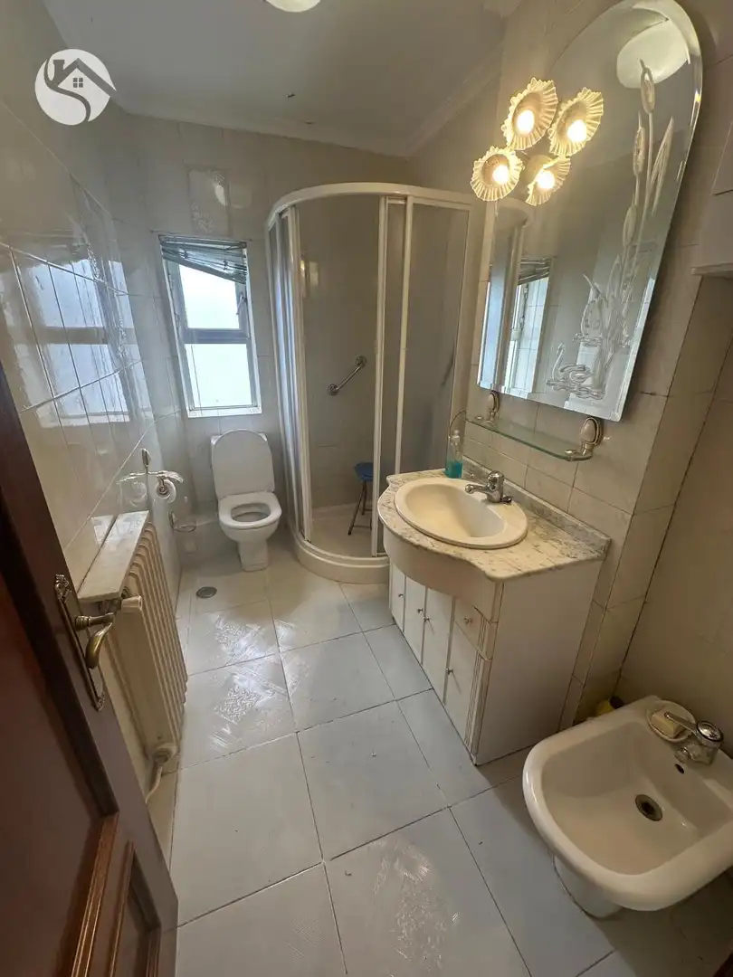 Baño de Piso en venta en Cuenca con Calefacción, Trastero y Amueblado