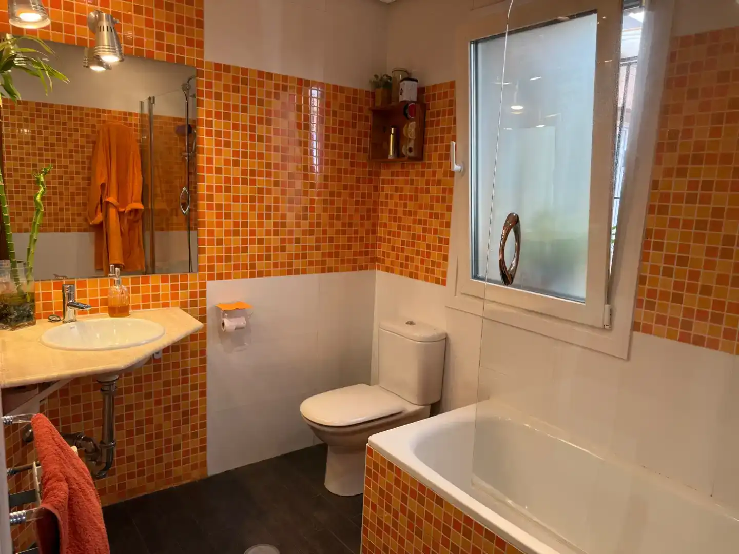Baño de Piso en venta en Las Rozas de Madrid con Aire acondicionado, Jardín privado y Parquet