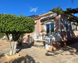 Vista exterior de Casa o xalet de lloguer en Orihuela amb Aire condicionat, Calefacció i Jardí privat