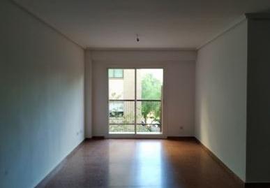 Foto 2 de Piso en venta en C/ Nuestra Señora del Buen Consejo, Zona Calle Valencia, Torrent
