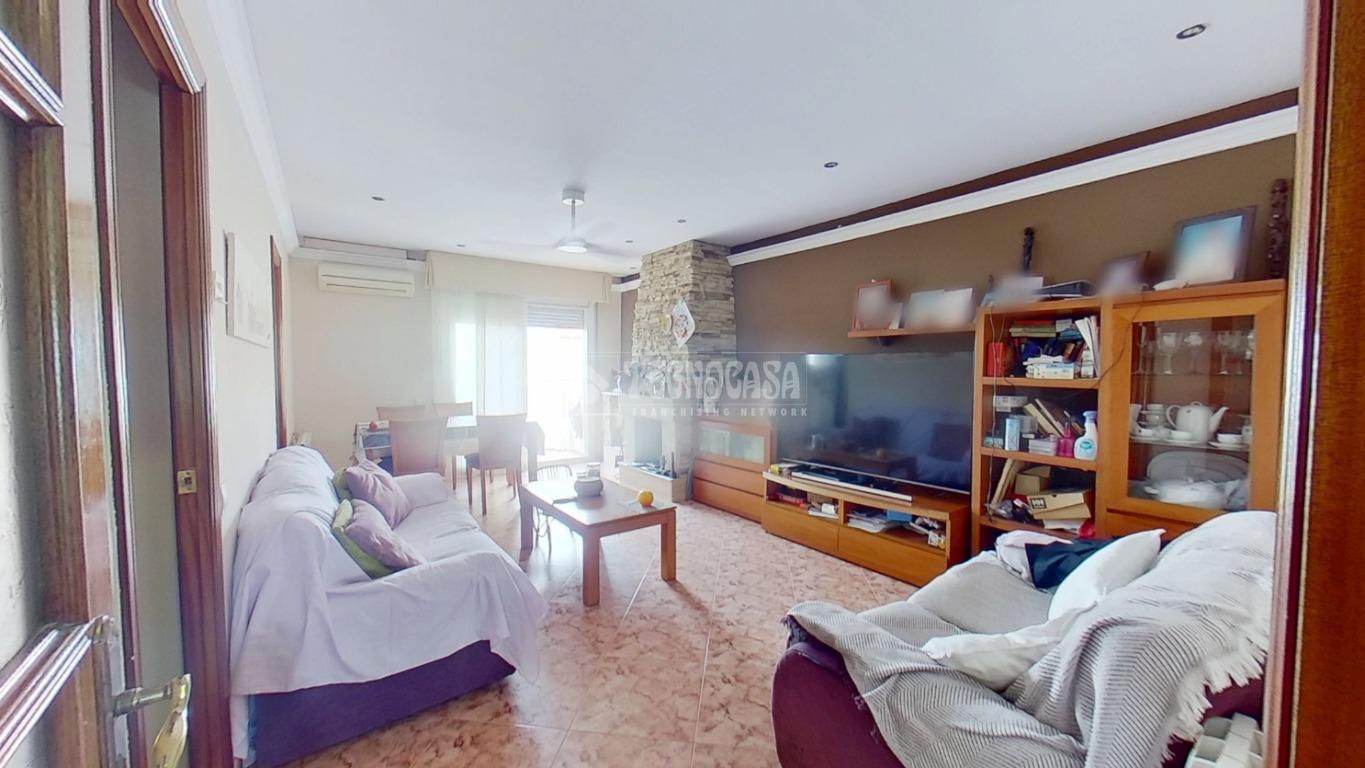 Living room of Flat for sale in Sabadell  with Air Conditioner, Furnished and Balcony