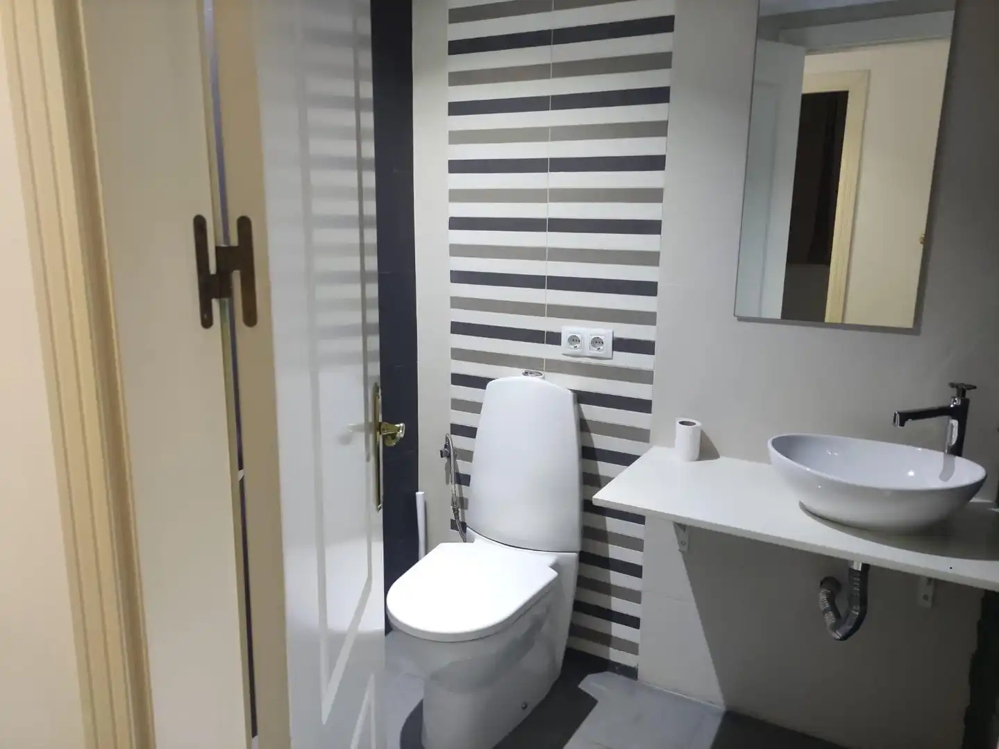 Bathroom of Flat for rent in Sevilla  with Air Conditioner, Heating and Terrace