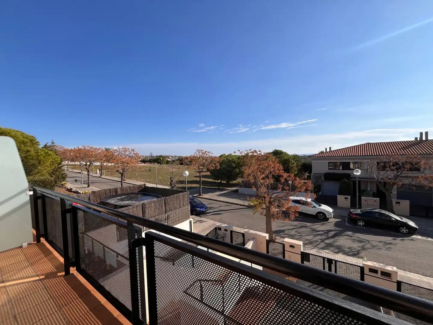 Vista exterior de Casa adosada en venta en Vilanova i la Geltrú con Calefacción, Jardín privado y Terraza