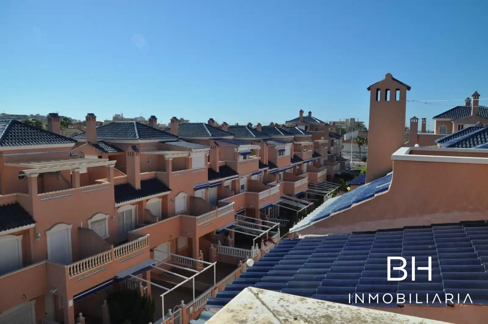 Vista exterior de Casa o xalet de lloguer en Santa Pola amb Terrassa, Moblat i Balcó
