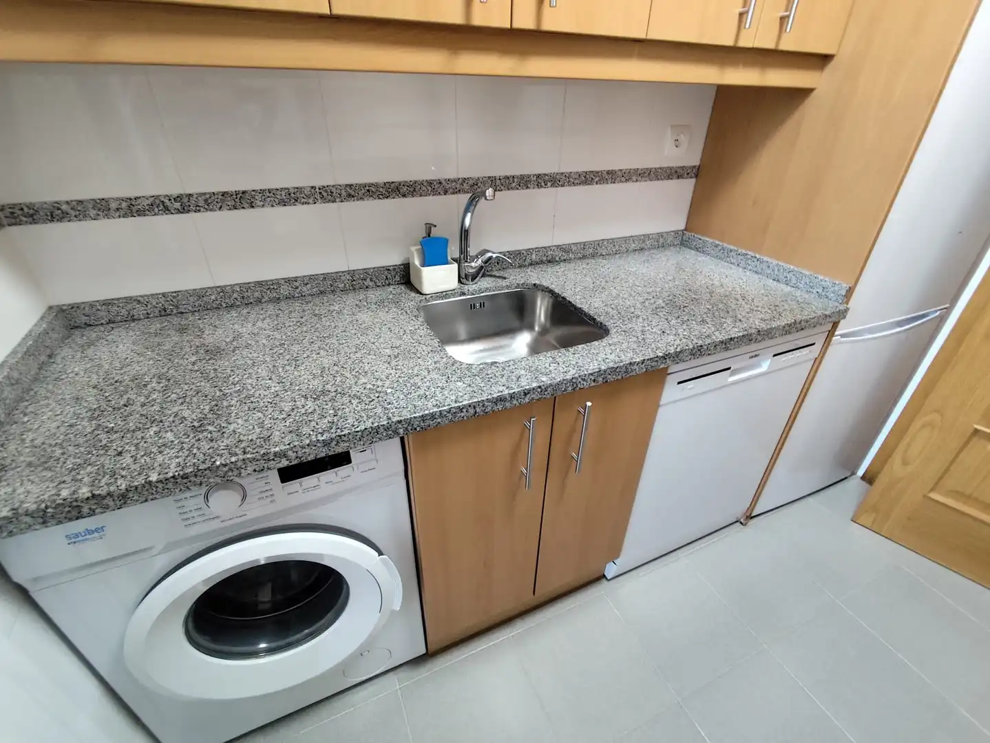 Cuina de Apartament de lloguer en Arroyo de la Encomienda amb Traster i Piscina comunitària