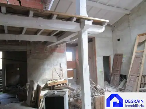 Casa adosada en venda en Oviedo  amb Jardí privat