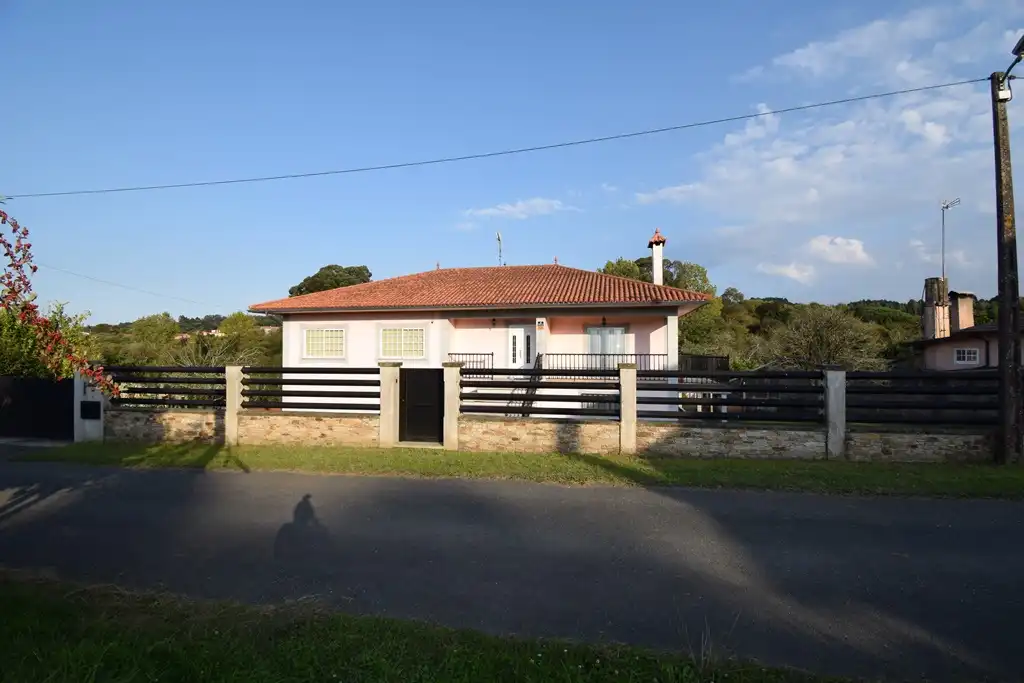 Vista exterior de Casa o xalet en venda en Fene amb Jardí privat, Terrassa i Moblat