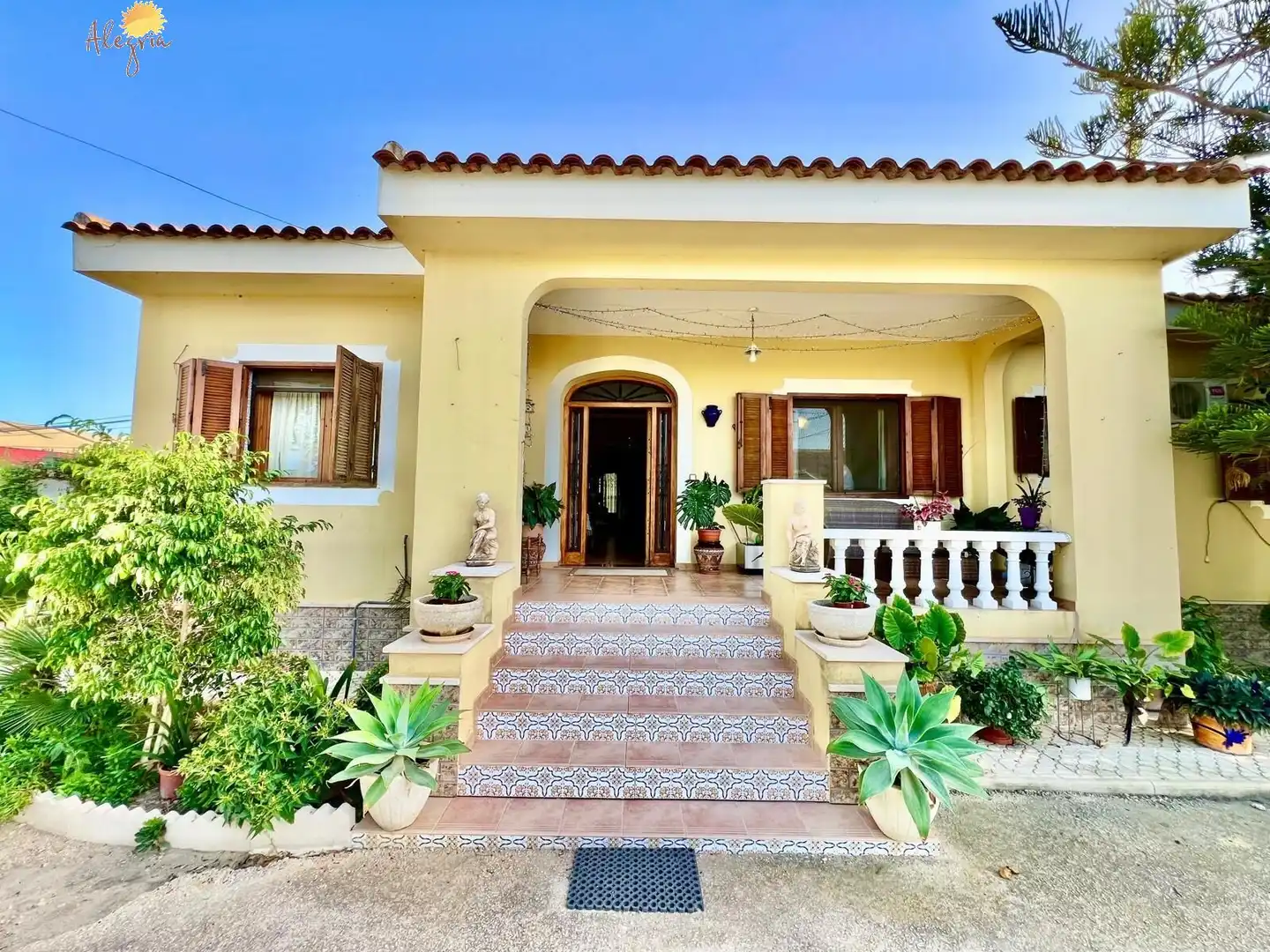 Villa avec piscine à vendre à Calle  Alcalde Joaquín Alberca, imagen 4
