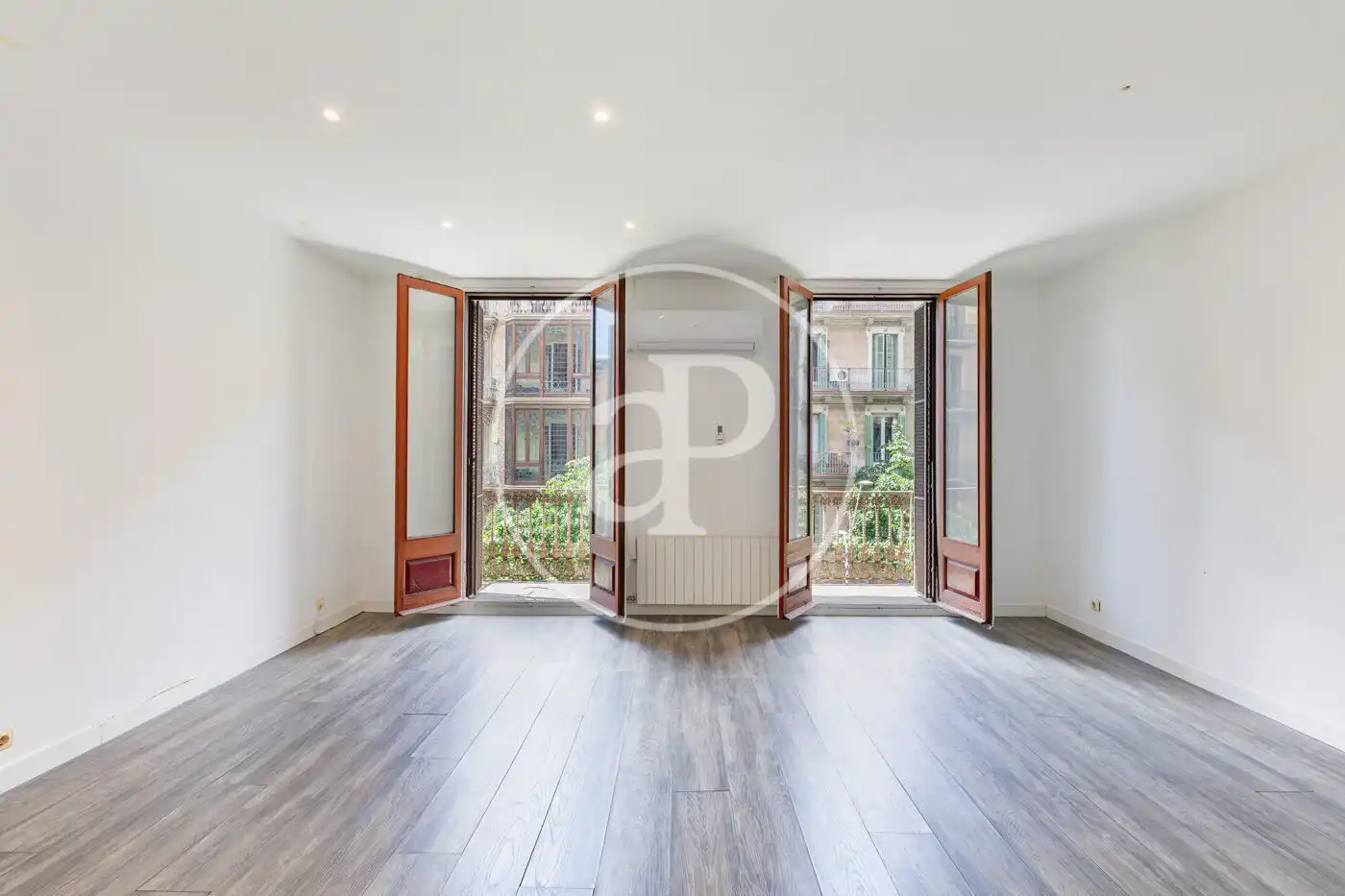 Exterior view of Flat for sale in Barcelona  with Air Conditioner, Heating and Balcony