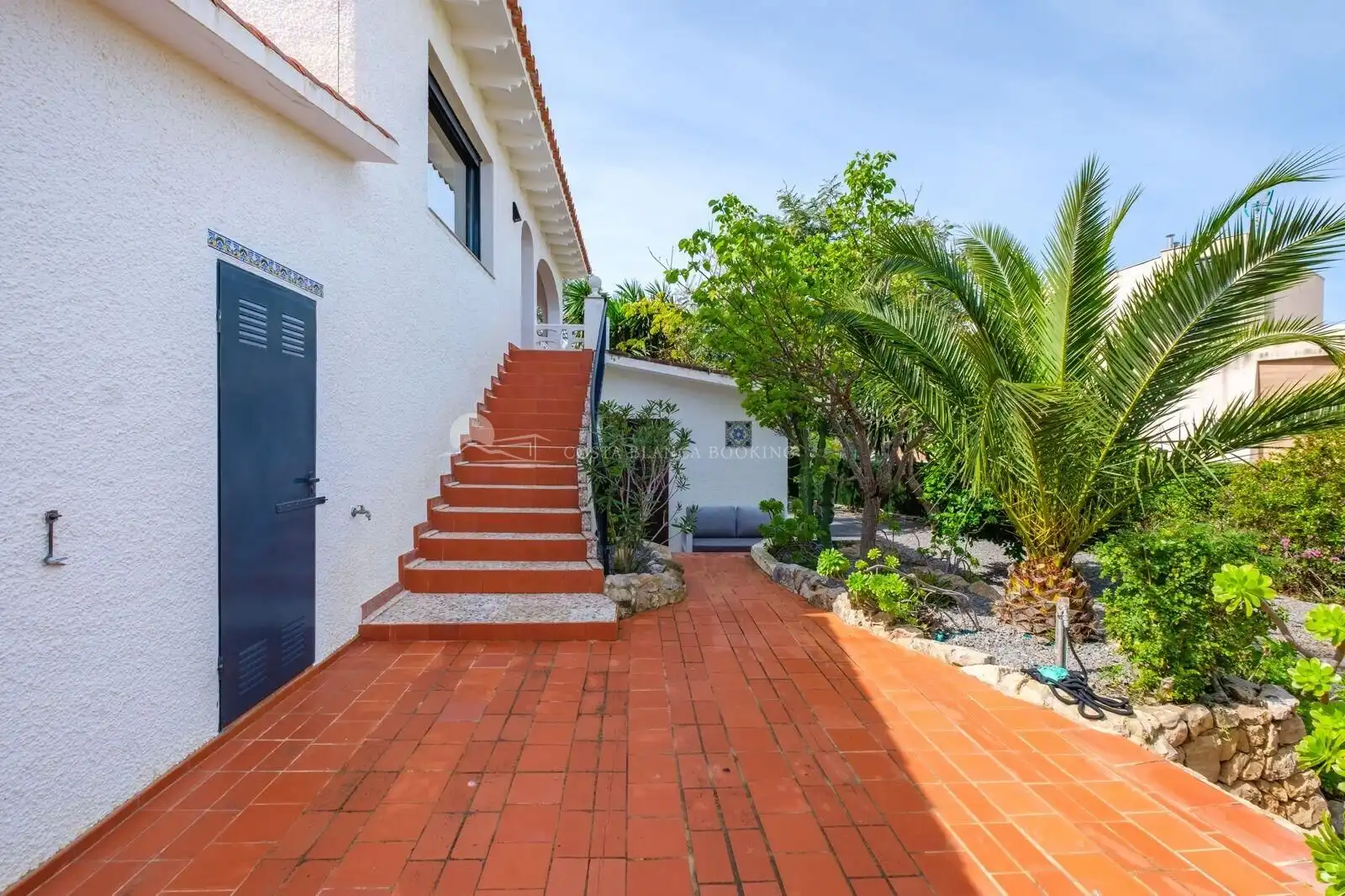 Vista exterior de Casa o xalet en venda en L'Alfàs del Pi amb Terrassa, Traster i Piscina