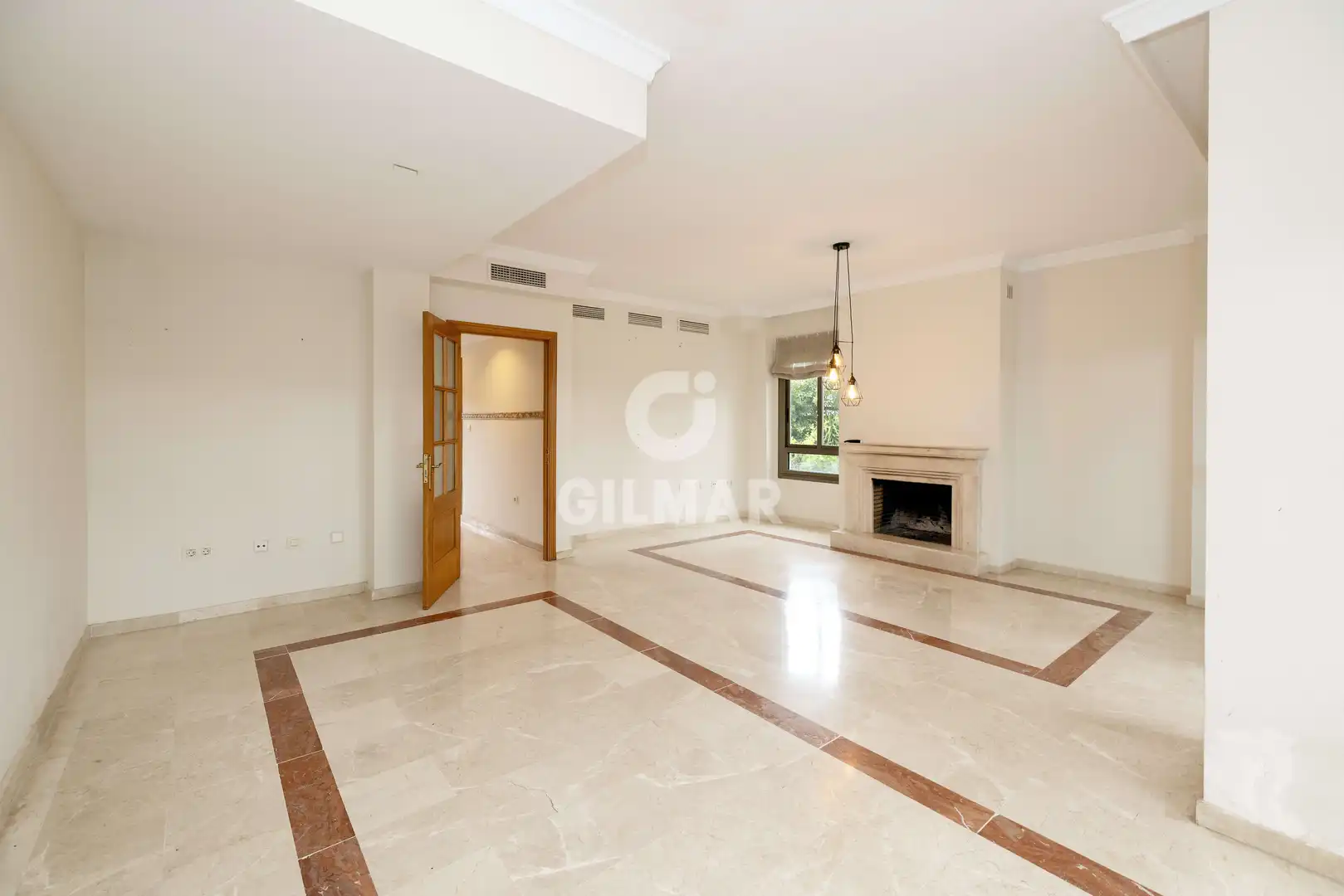 Vista exterior de Casa adosada en venta en Marbella con Calefacción, Jardín privado y Piscina