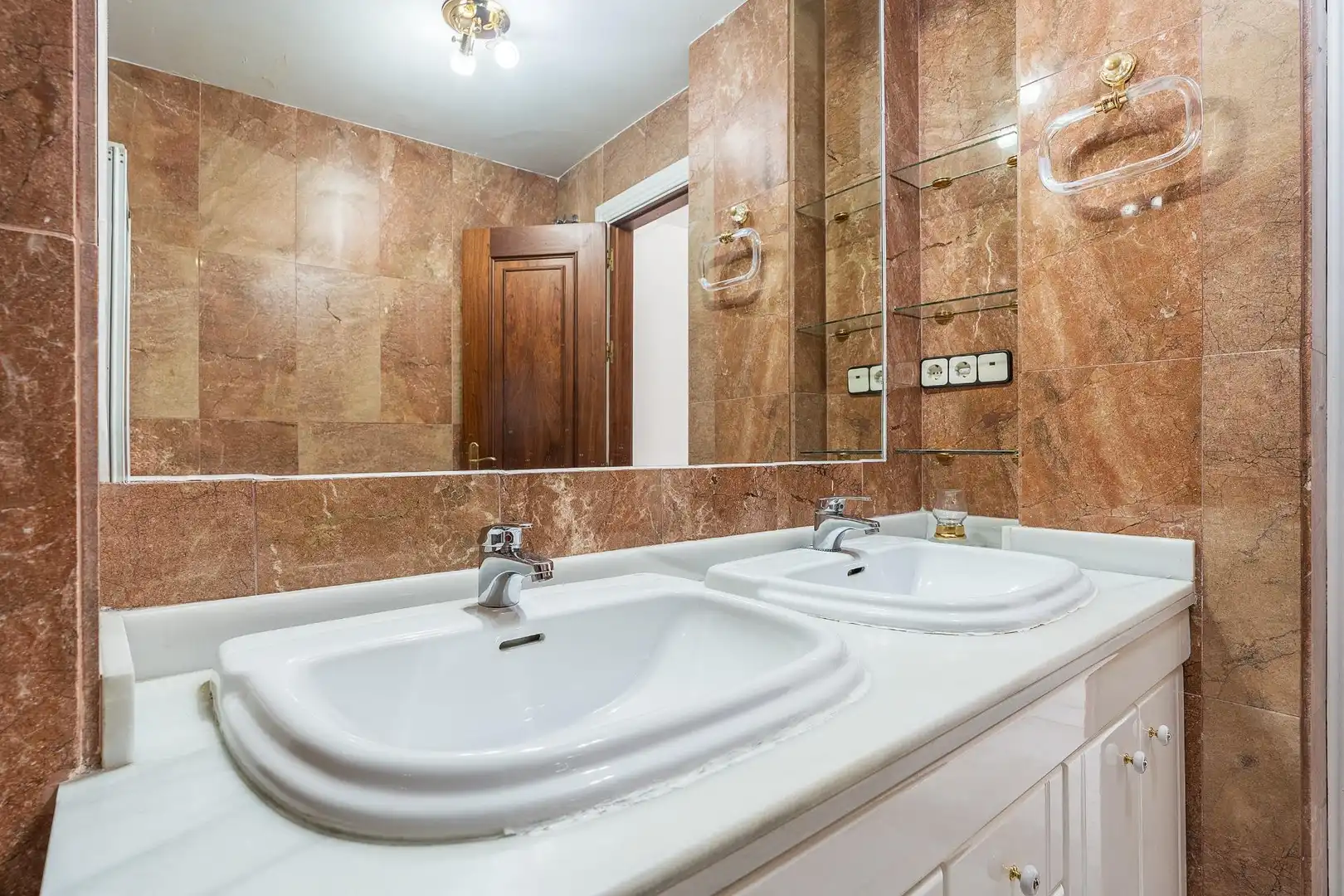 Badezimmer von Wohnung zum Verkauf in Granada mit Klimaanlage und Heizung