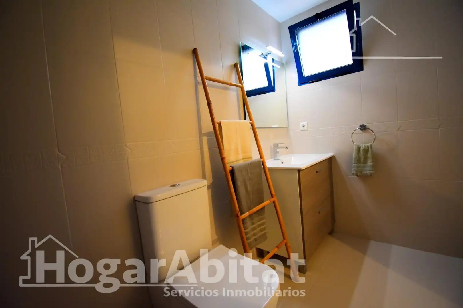Bathroom of Flat for sale in Oliva  with Air Conditioner, Heating and Terrace