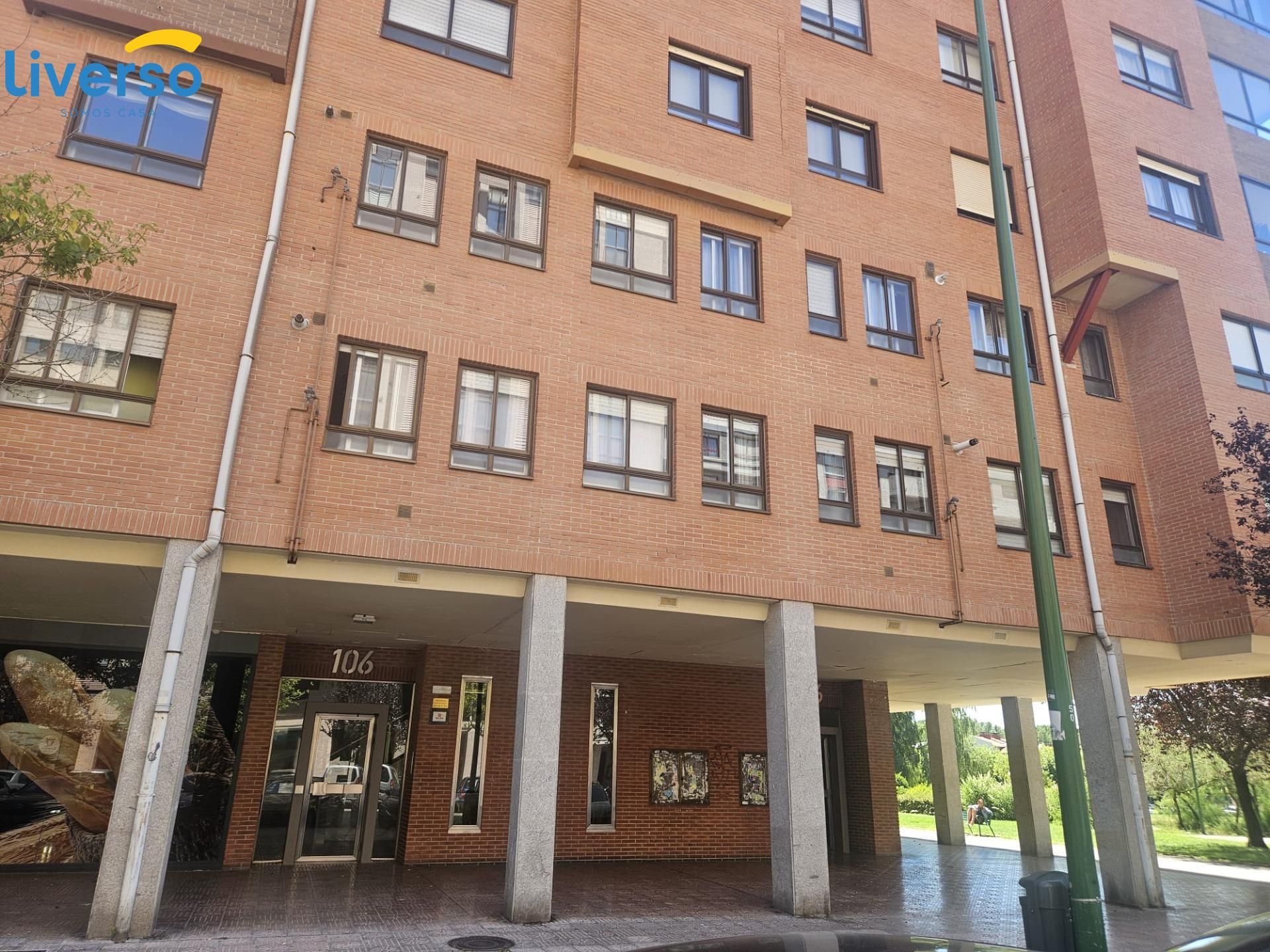 Vista exterior de Piso en venta en Burgos Capital con Calefacción y Parquet