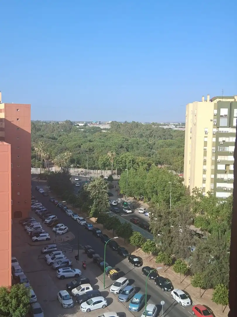 Außenansicht von Wohnung zur Miete in Sevilla mit Klimaanlage, Terrasse und Waschmaschine
